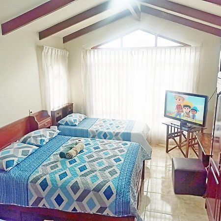Residencial Moroni - Alojamiento En Cochabamba Bed & Breakfast Bagian luar foto