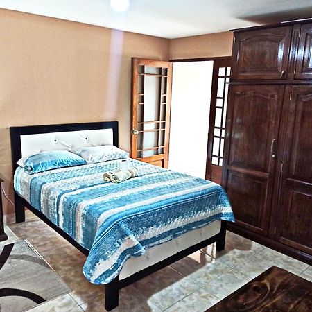 Residencial Moroni - Alojamiento En Cochabamba Bed & Breakfast Bagian luar foto