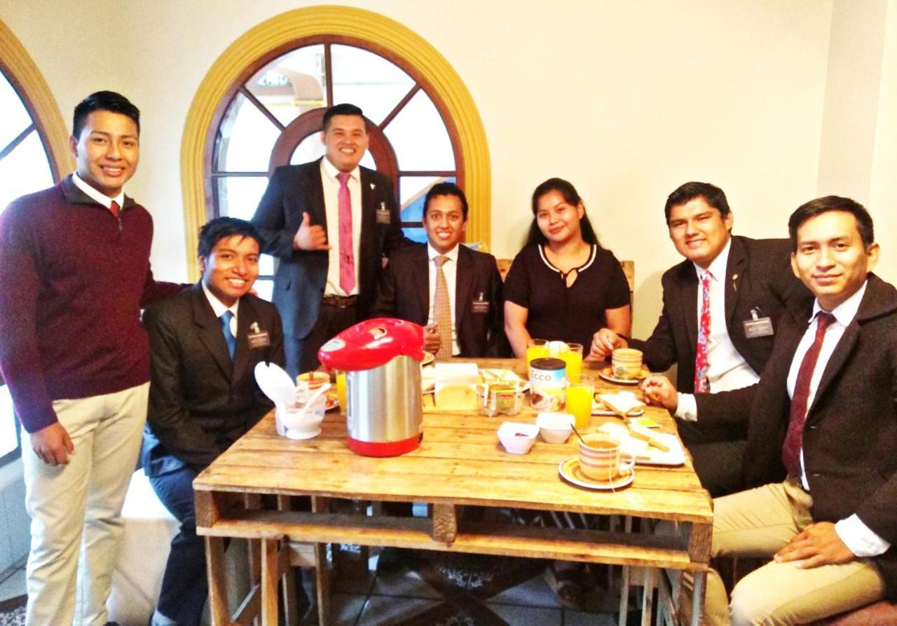 Residencial Moroni - Alojamiento En Cochabamba Bed & Breakfast Bagian luar foto