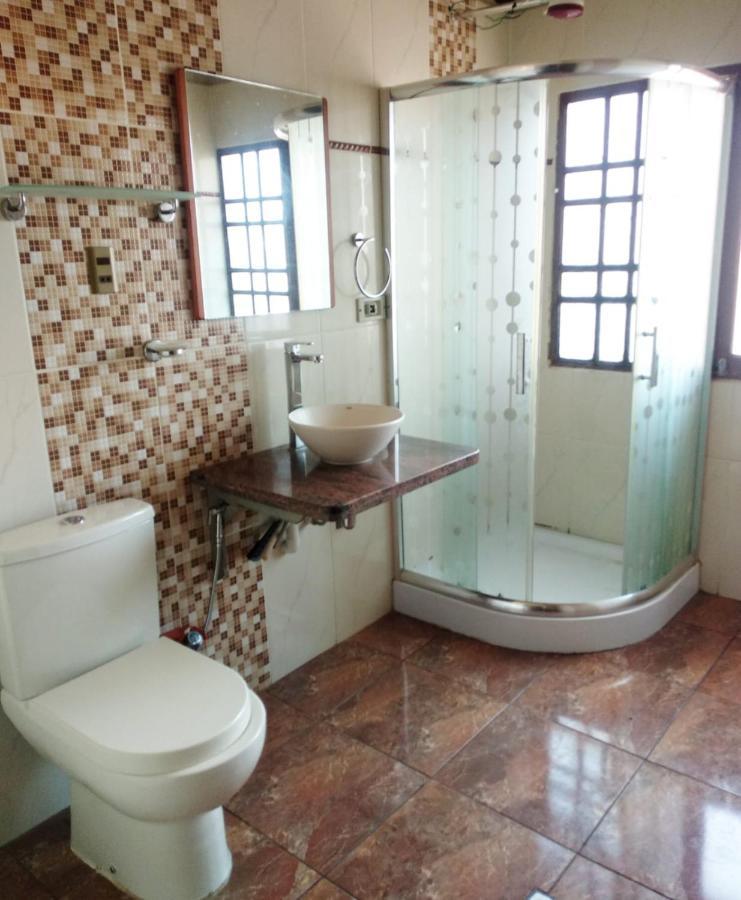 Residencial Moroni - Alojamiento En Cochabamba Bed & Breakfast Bagian luar foto