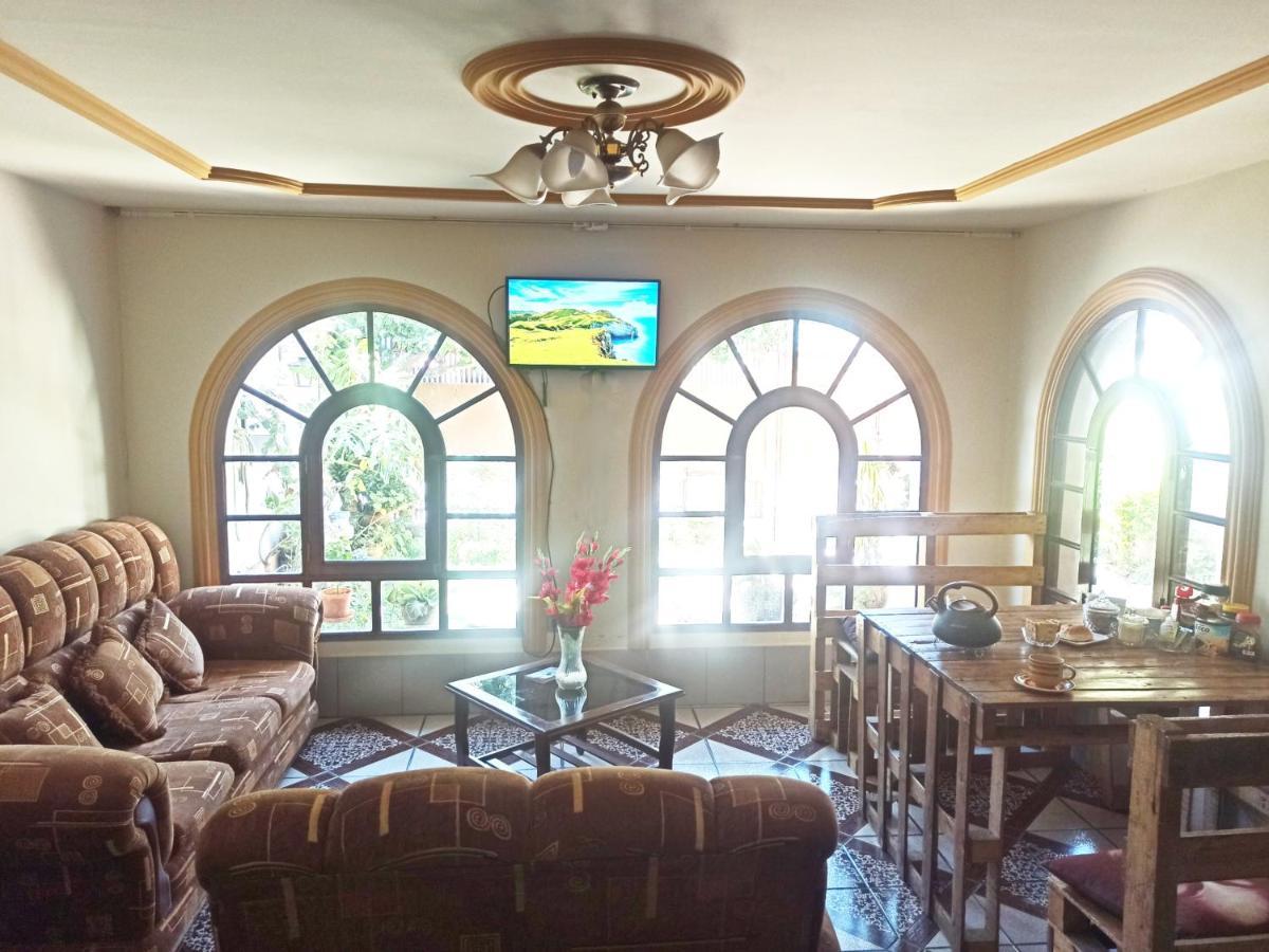 Residencial Moroni - Alojamiento En Cochabamba Bed & Breakfast Bagian luar foto