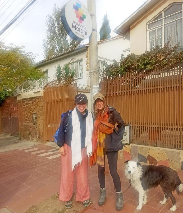 Residencial Moroni - Alojamiento En Cochabamba Bed & Breakfast Bagian luar foto