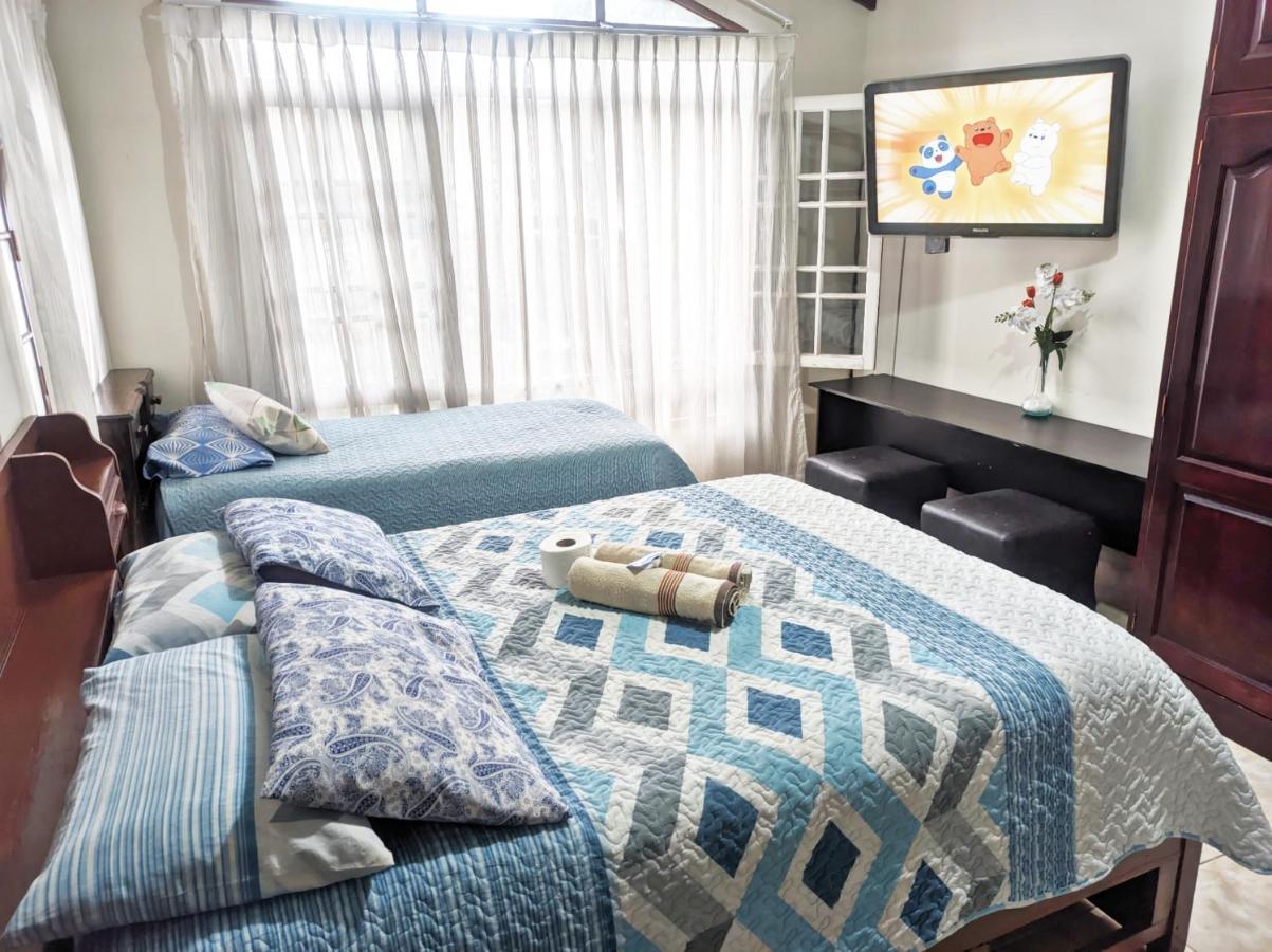 Residencial Moroni - Alojamiento En Cochabamba Bed & Breakfast Bagian luar foto