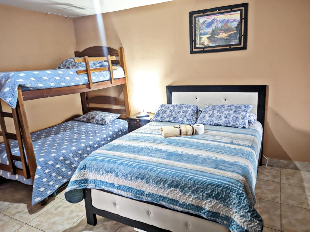 Residencial Moroni - Alojamiento En Cochabamba Bed & Breakfast Bagian luar foto