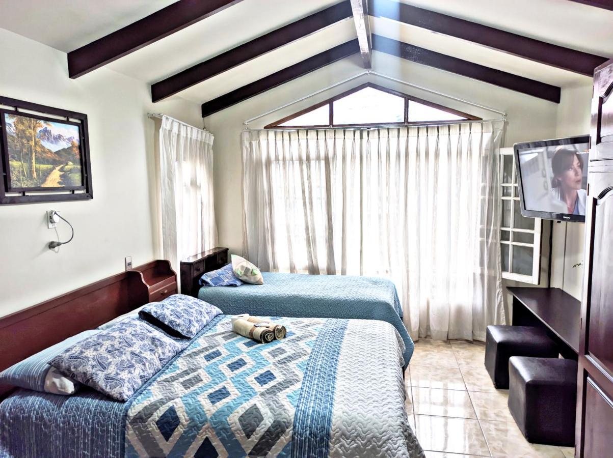 Residencial Moroni - Alojamiento En Cochabamba Bed & Breakfast Bagian luar foto
