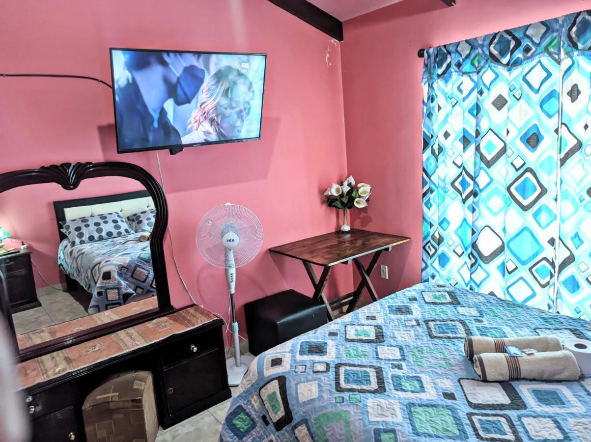 Residencial Moroni - Alojamiento En Cochabamba Bed & Breakfast Bagian luar foto