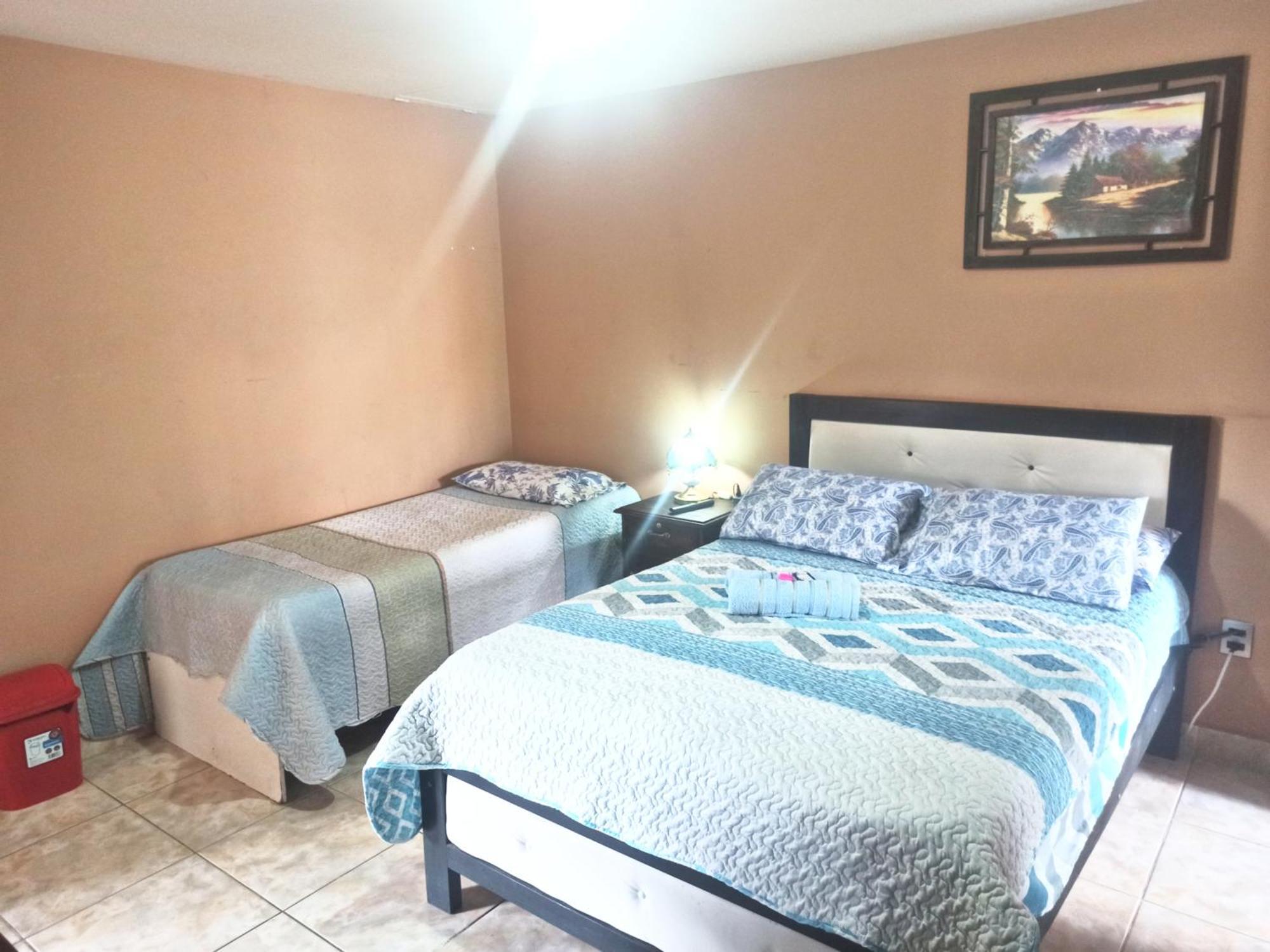 Residencial Moroni - Alojamiento En Cochabamba Bed & Breakfast Bagian luar foto