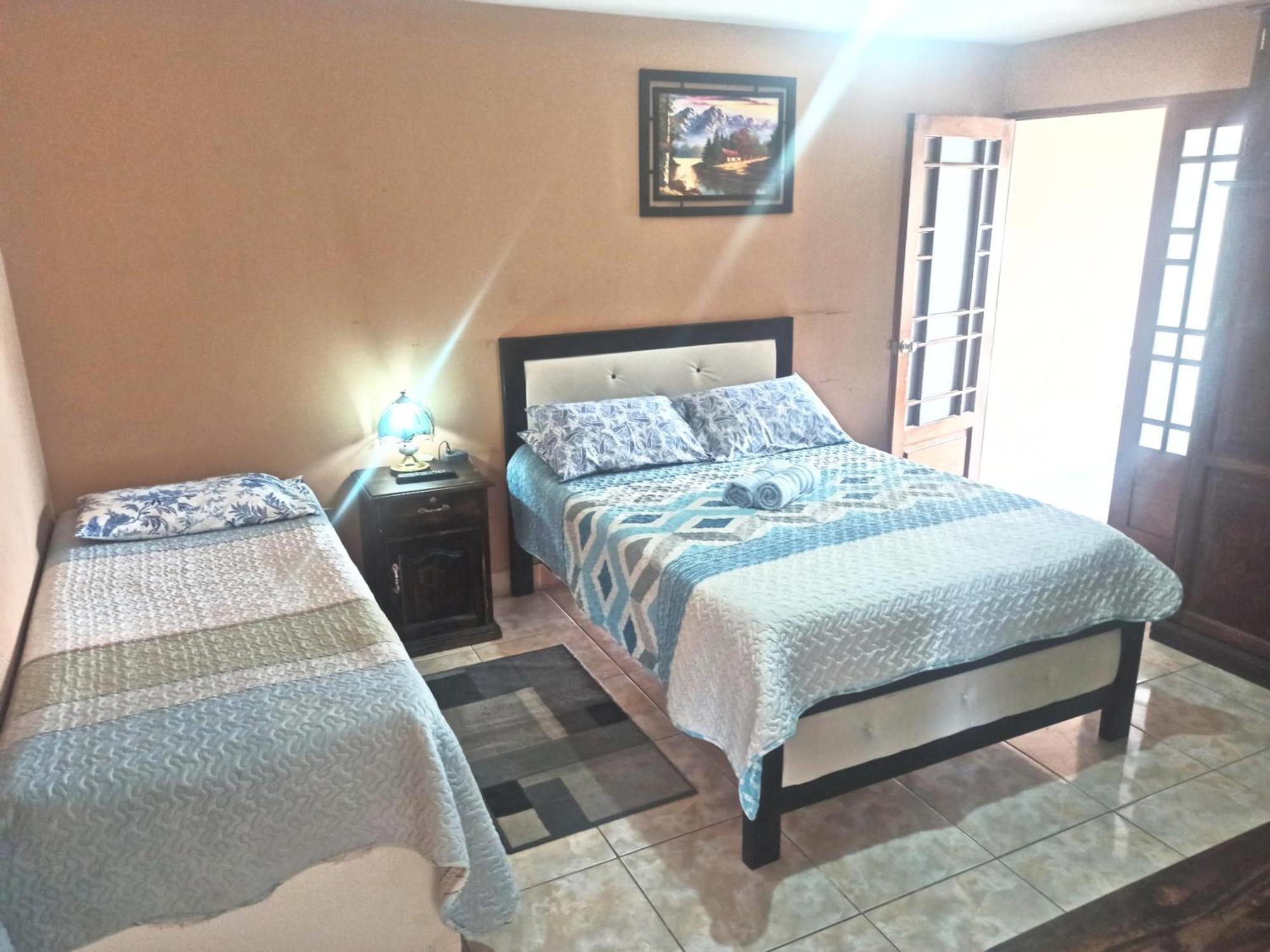 Residencial Moroni - Alojamiento En Cochabamba Bed & Breakfast Bagian luar foto