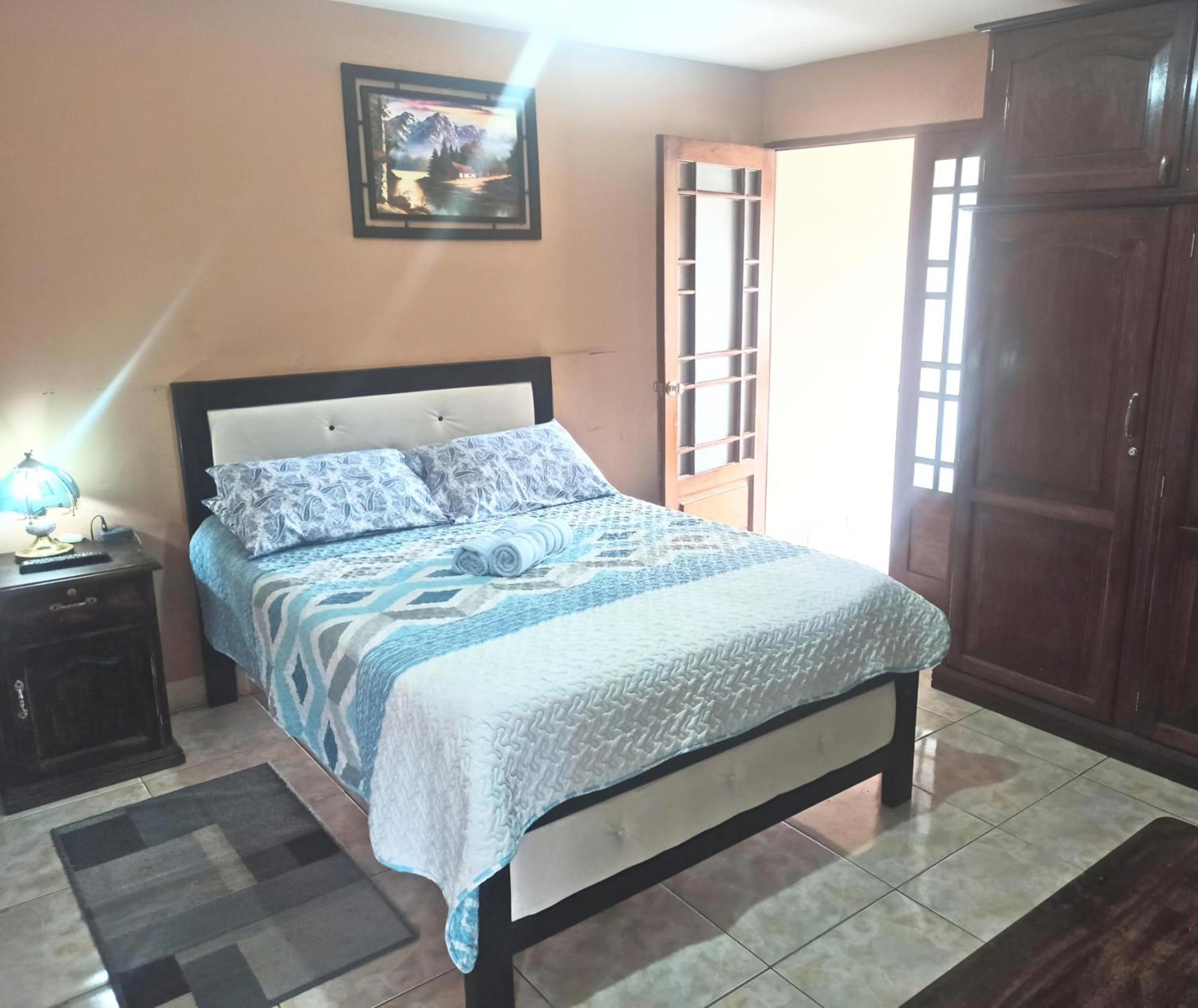 Residencial Moroni - Alojamiento En Cochabamba Bed & Breakfast Bagian luar foto