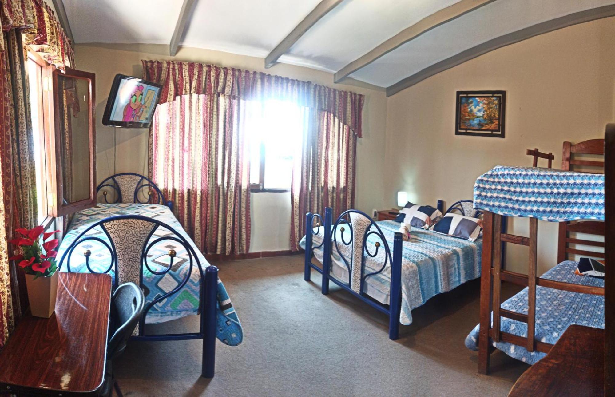 Residencial Moroni - Alojamiento En Cochabamba Bed & Breakfast Bagian luar foto