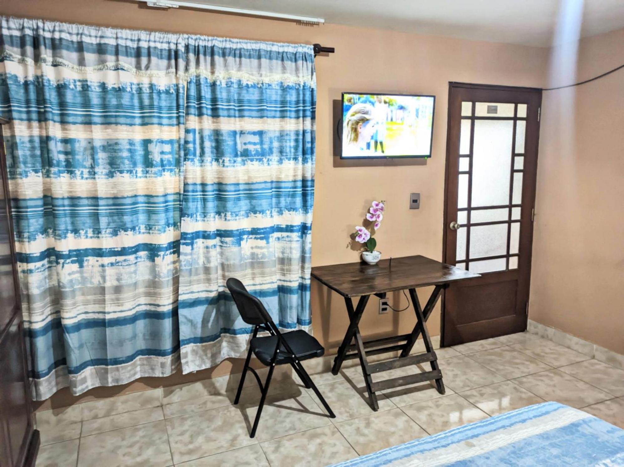 Residencial Moroni - Alojamiento En Cochabamba Bed & Breakfast Bagian luar foto