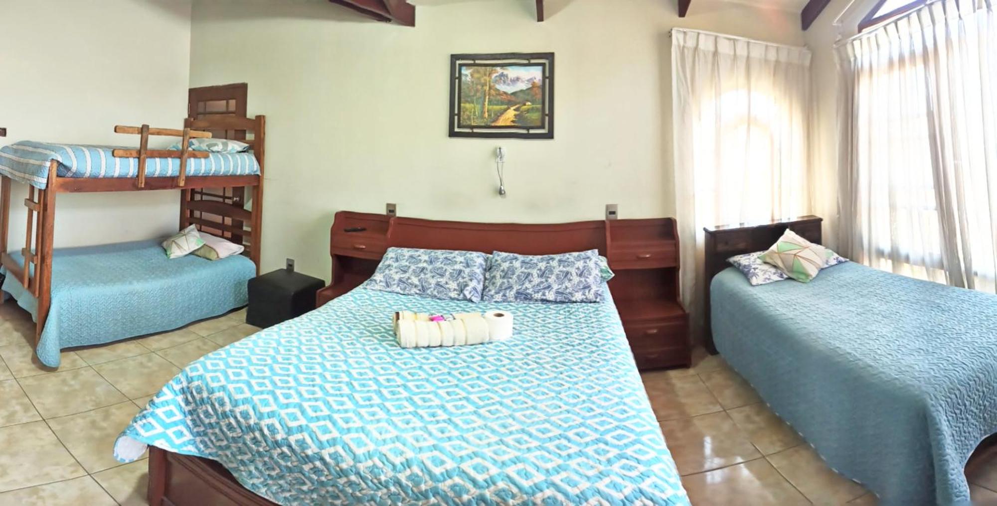 Residencial Moroni - Alojamiento En Cochabamba Bed & Breakfast Bagian luar foto